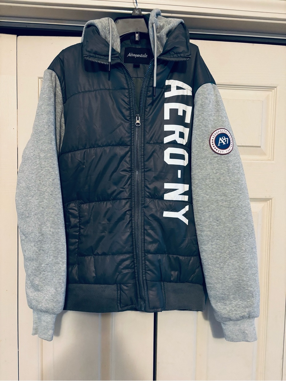 Aeropostale Black Puffer Jacket with Gray Sleeves & Hood Men’s Medium
